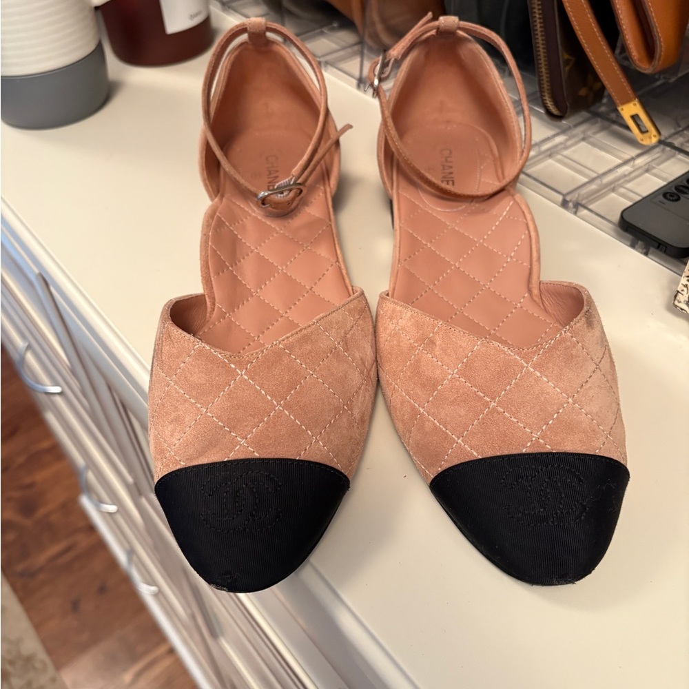 Chanel Women's pink and Black Quilted Flats